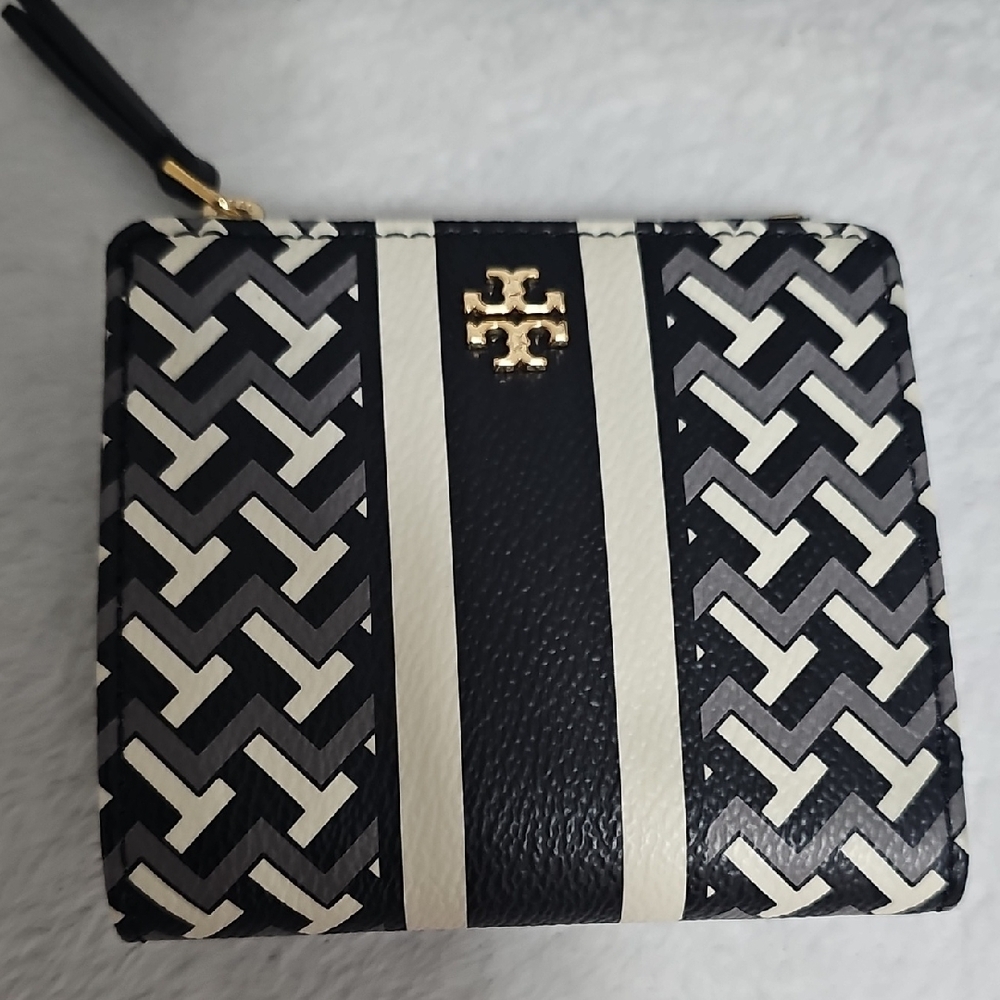 Stylish Black and White Tote Bag Set - Picture 10 of 15